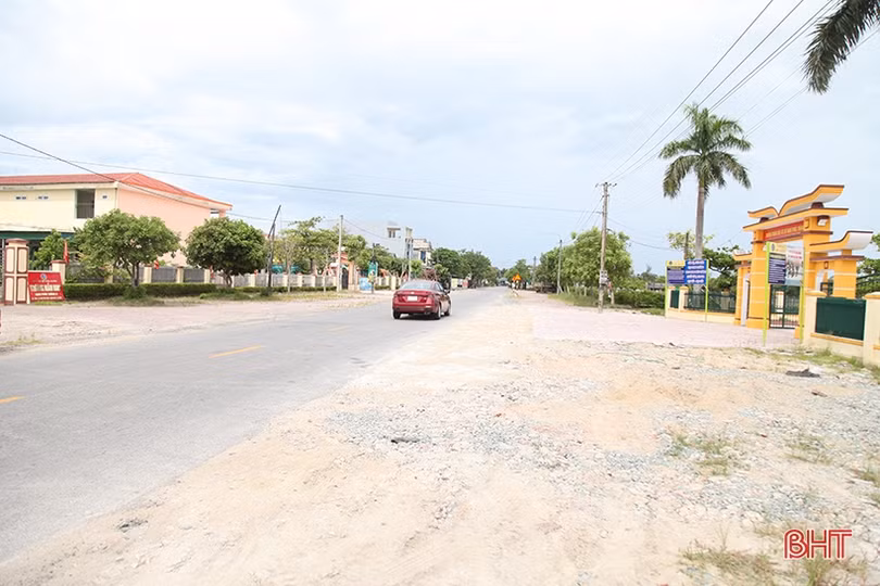 Nhiều biện pháp hạn chế tai nạn giao thông tại nút giao quốc lộ 8C ở Cẩm Xuyên