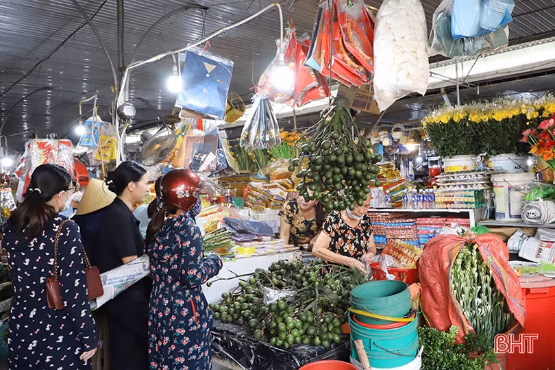 Nhộn nhịp thị trường Rằm tháng bảy ở Hà Tĩnh