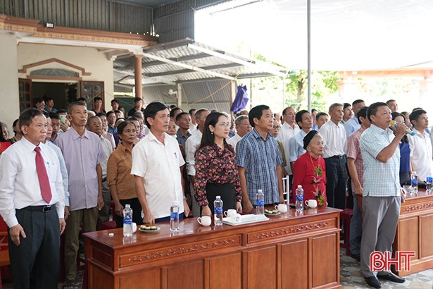 Trao Huy hiệu 75 năm tuổi Đảng cho đảng viên 92 tuổi ở Can Lộc