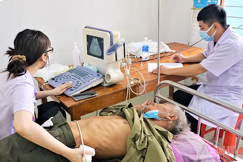 Khám, cấp thuốc miễn phí cho người có công ở Hương Khê