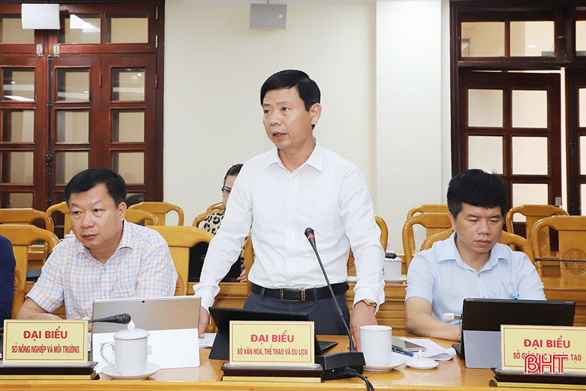 Phó Giám đốc Sở VH-TT&DL Nguyễn Công Thành cung cấp thêm thông tin về lợi thế, tiềm năng phát triển du lịch của tỉnh. bqbht_br_4.jpg