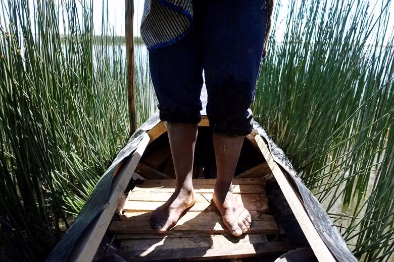 Hồ lớn thứ hai ở Bolivia cạn trơ đáy, ngư dân bản địa chật vật mưu sinh