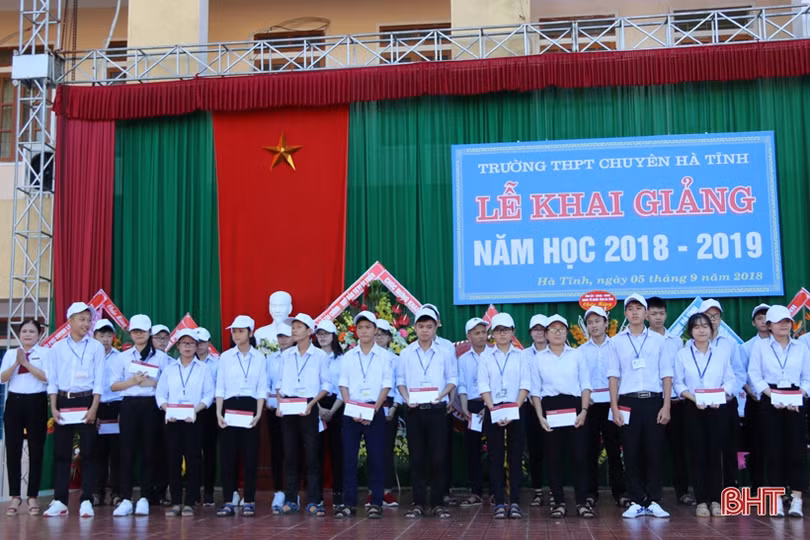 Lãnh đạo Hà Tĩnh dự lễ khai giảng năm học 2018-2019 tại các trường