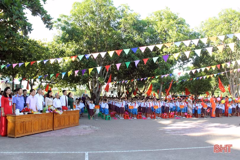 Lãnh đạo Hà Tĩnh dự lễ khai giảng năm học 2018-2019 tại các trường