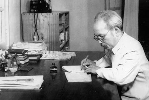 Trong Bản di chúc lịch sử của Chủ tịch Hồ Chí Minh, lời căn dặn đầu tiên của Người là nói về Đảng. 49 năm thực hiện Di chúc của Bác: Phải giữ gìn Đảng thật sự trong sạch