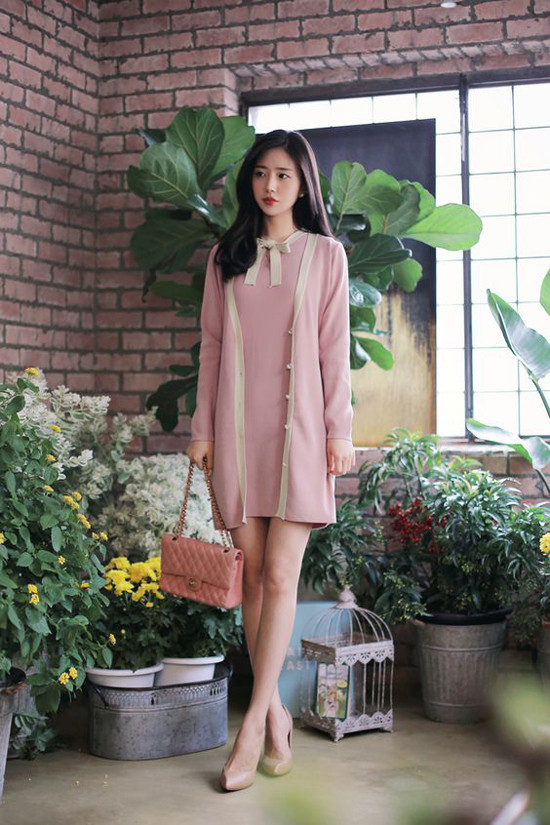 Tận dụng váy mùa hè để phối đồ mùa thu