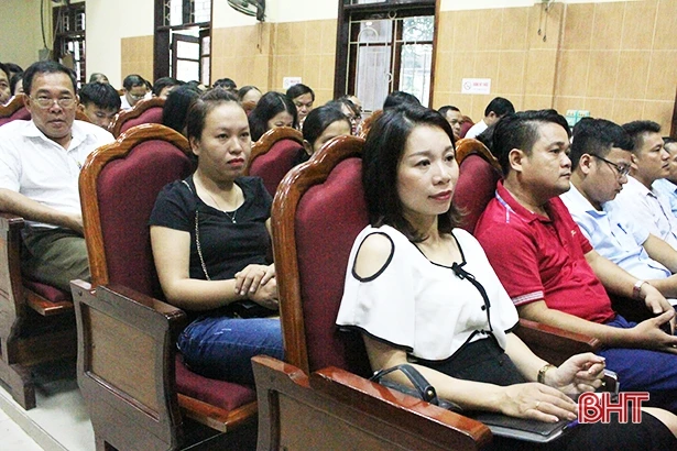 TP Hà Tĩnh trang bị “cẩm nang công sở” cho cán bộ, công chức