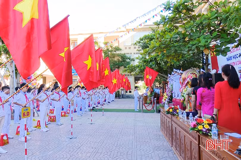 Lãnh đạo Hà Tĩnh dự lễ khai giảng năm học 2018-2019 tại các trường