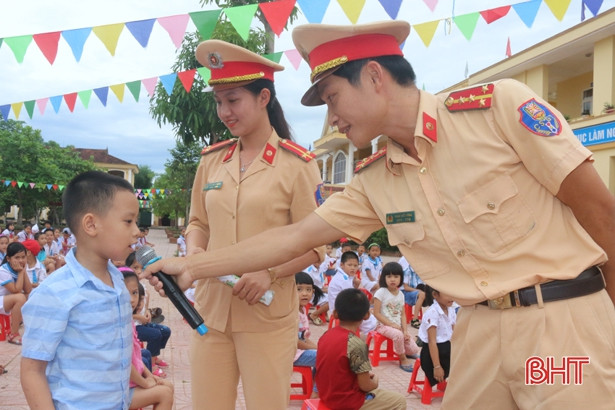 Gần 5.000 học sinh TP Hà Tĩnh được tuyên truyền Luật Giao thông đường bộ