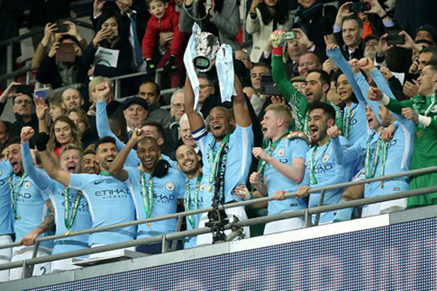 Cúp danh giá của Giải bóng đá Ngoại hạng Anh sẽ đến Việt Nam