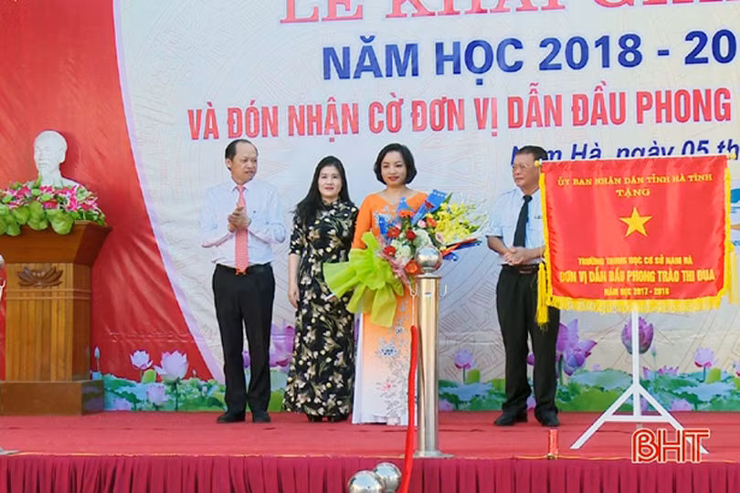 Lãnh đạo Hà Tĩnh dự lễ khai giảng năm học 2018-2019 tại các trường