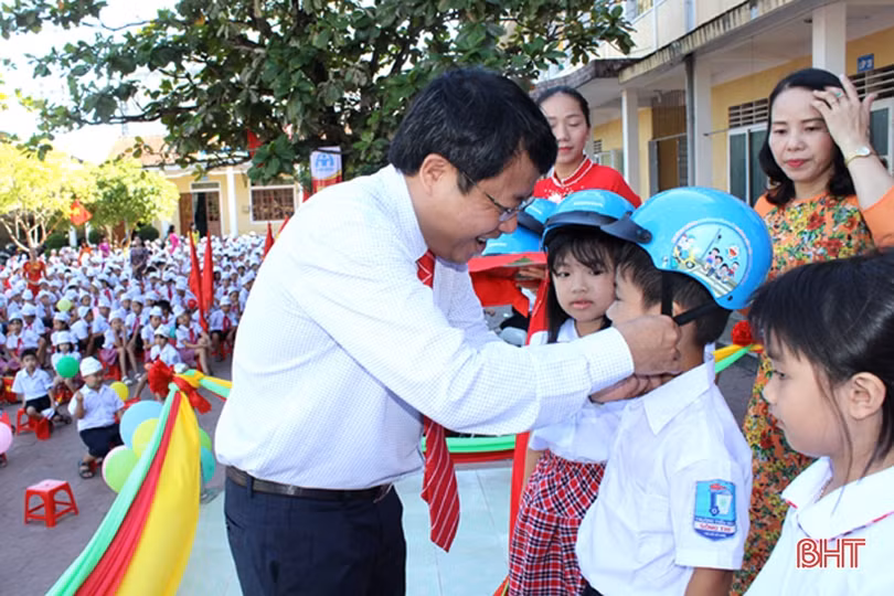 Lãnh đạo Hà Tĩnh dự lễ khai giảng năm học 2018-2019 tại các trường