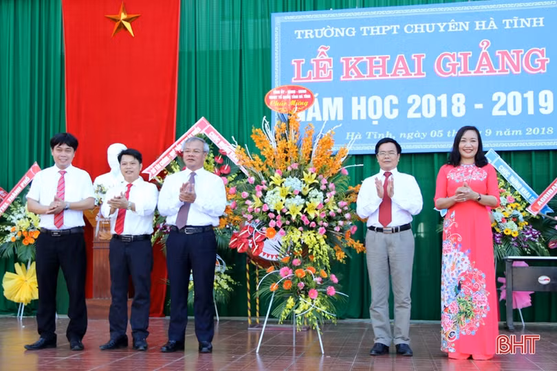 Lãnh đạo Hà Tĩnh dự lễ khai giảng năm học 2018-2019 tại các trường