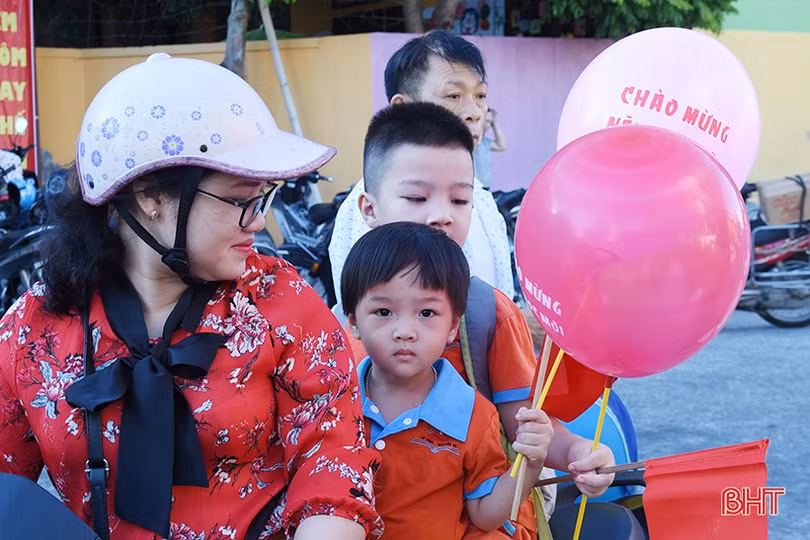 Hơn 330 nghìn giáo viên, học sinh Hà Tĩnh bước vào năm học mới