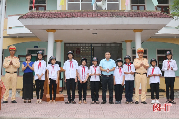 Gần 5.000 học sinh TP Hà Tĩnh được tuyên truyền Luật Giao thông đường bộ
