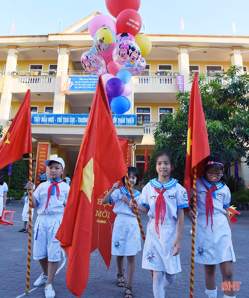 Hơn 330 nghìn giáo viên, học sinh Hà Tĩnh bước vào năm học mới