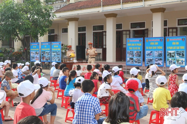 Gần 5.000 học sinh TP Hà Tĩnh được tuyên truyền Luật Giao thông đường bộ