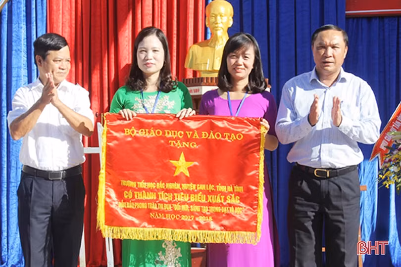 Lãnh đạo Hà Tĩnh dự lễ khai giảng năm học 2018-2019 tại các trường