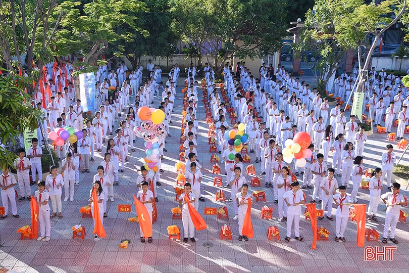 Hơn 330 nghìn giáo viên, học sinh Hà Tĩnh bước vào năm học mới