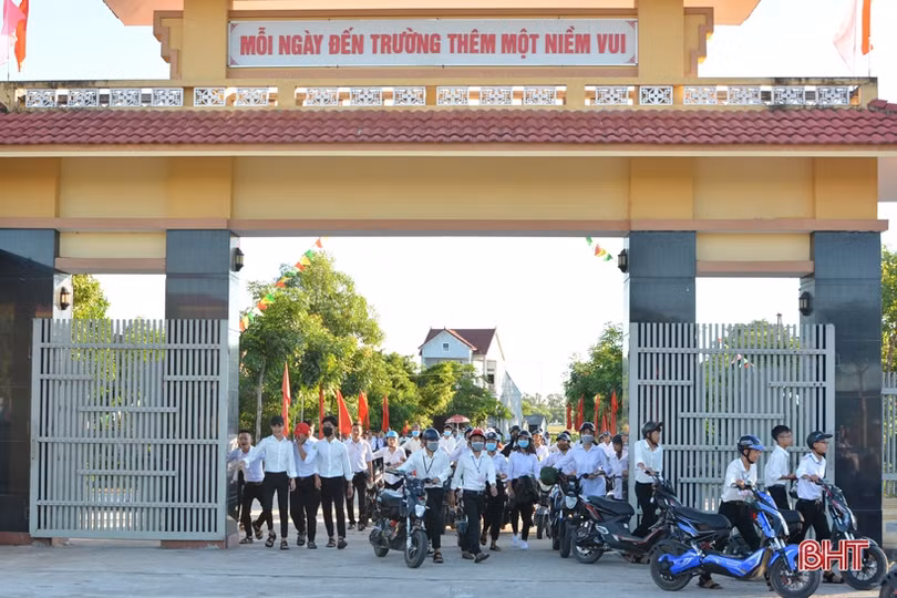 Hơn 330 nghìn giáo viên, học sinh Hà Tĩnh bước vào năm học mới