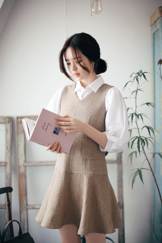 Tận dụng váy mùa hè để phối đồ mùa thu