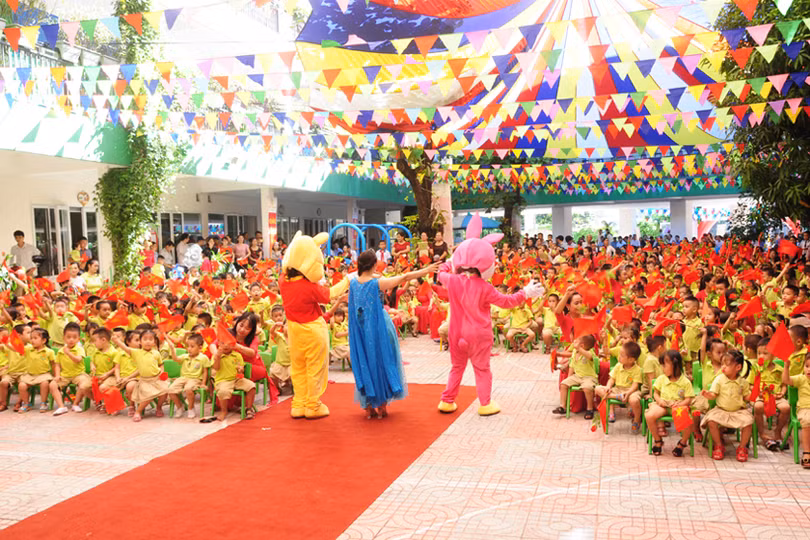 Hơn 330 nghìn giáo viên, học sinh Hà Tĩnh bước vào năm học mới