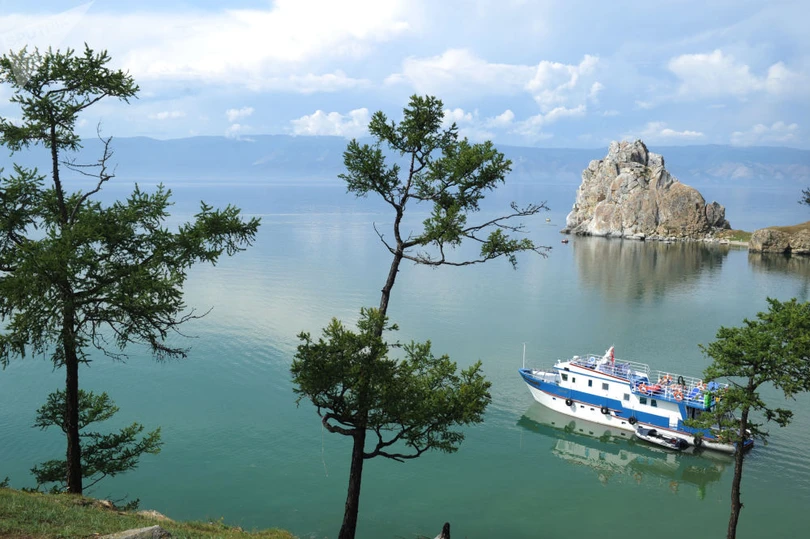 Khám phá hồ nước ngọt được mệnh danh “Con mắt xanh của Siberia”