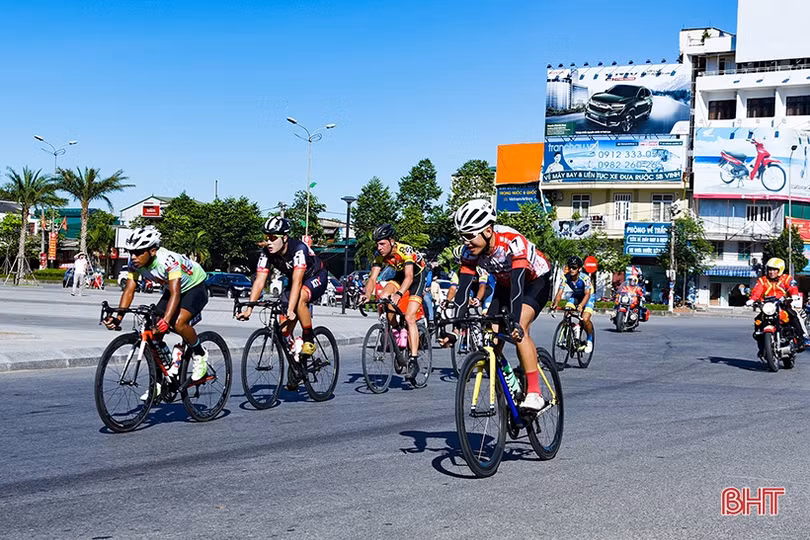 Gay cấn Giải đua xe đạp VTV Cup đoạn qua Hà Tĩnh