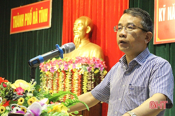 TP Hà Tĩnh trang bị “cẩm nang công sở” cho cán bộ, công chức