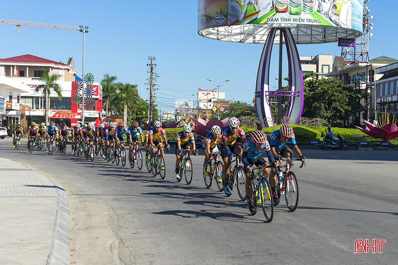 Gay cấn Giải đua xe đạp VTV Cup đoạn qua Hà Tĩnh