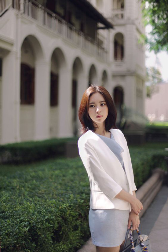 Tận dụng váy mùa hè để phối đồ mùa thu