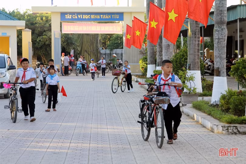 Hơn 330 nghìn giáo viên, học sinh Hà Tĩnh bước vào năm học mới