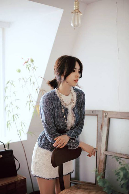 Tận dụng váy mùa hè để phối đồ mùa thu