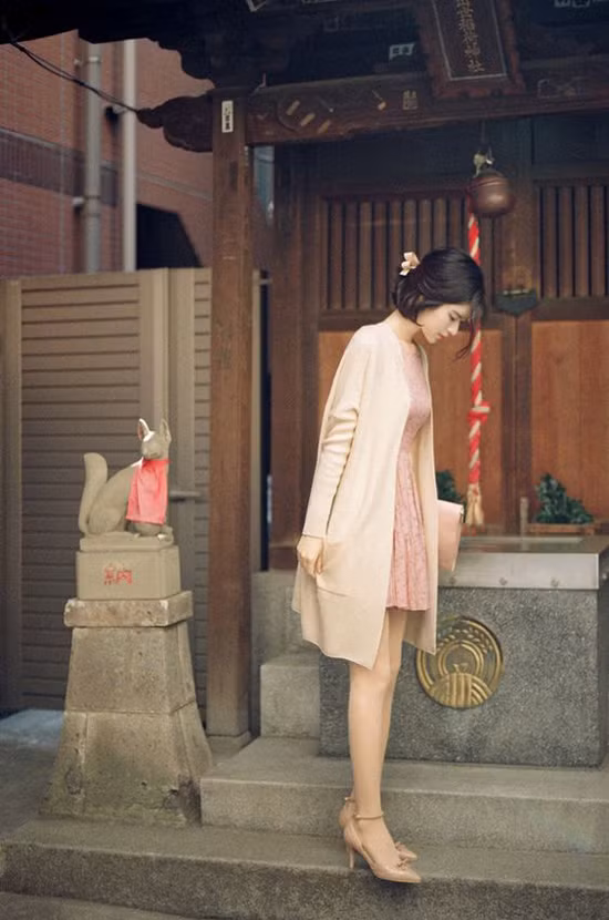 Tận dụng váy mùa hè để phối đồ mùa thu