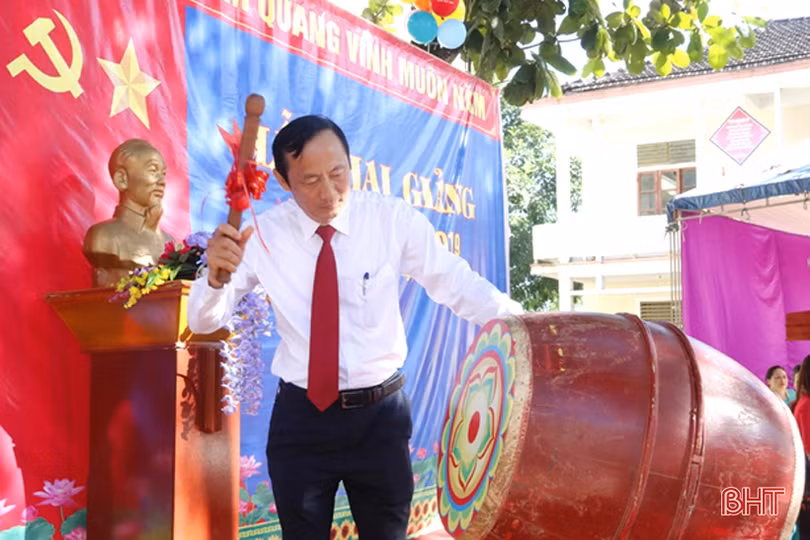 Lãnh đạo Hà Tĩnh dự lễ khai giảng năm học 2018-2019 tại các trường