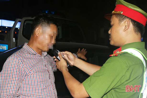Công an TP Hà Tĩnh xử lý 7 trường hợp vi phạm nồng độ cồn, sử dụng ma túy khi lái xe