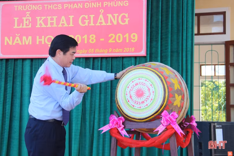Lãnh đạo Hà Tĩnh dự lễ khai giảng năm học 2018-2019 tại các trường