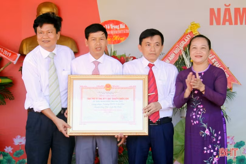 Lãnh đạo Hà Tĩnh dự lễ khai giảng năm học 2018-2019 tại các trường