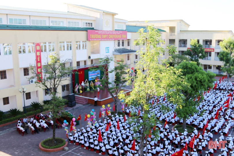Hơn 330 nghìn giáo viên, học sinh Hà Tĩnh bước vào năm học mới
