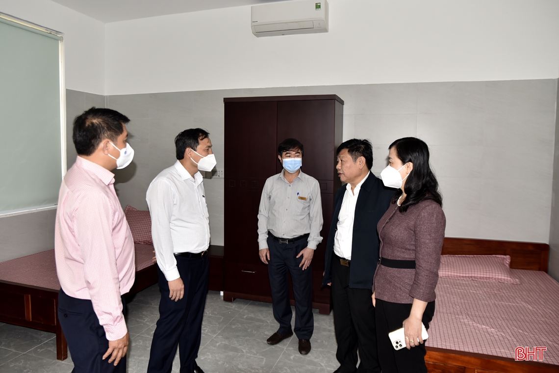 Chủ tịch Hội Người cao tuổi Việt Nam tặng quà, chúc tết tại Hà Tĩnh