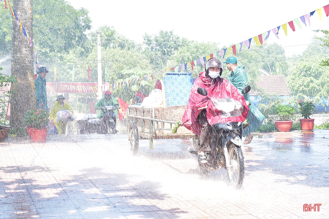Cận cảnh sơ tán dân, tìm kiếm cứu nạn trong tình huống giả định bão lũ ở Hương Khê