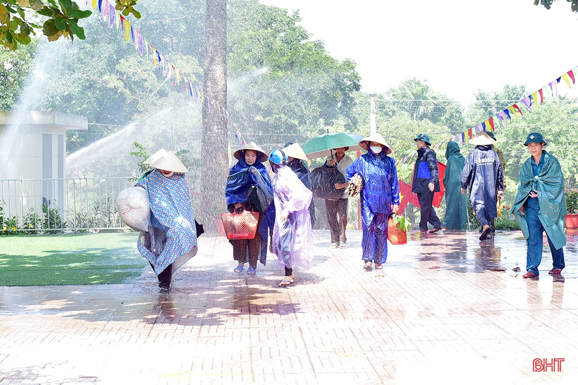 Cận cảnh sơ tán dân, tìm kiếm cứu nạn trong tình huống giả định bão lũ ở Hương Khê
