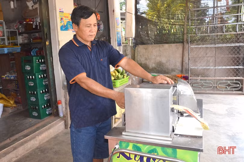 Chủ vườn mẫu Hà Tĩnh chia sẻ kinh nghiệm giữ màu xanh cây trồng khi nắng hạn