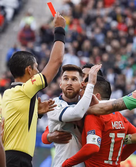 Messi nhận thẻ đỏ, Argentina chật vật giành hạng ba Copa America