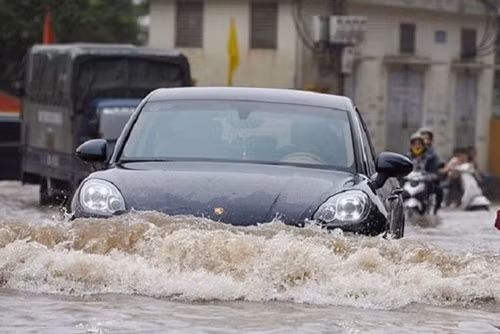 Kinh nghiệm mà tất cả lái xe ô tô cần nắm trong mùa mưa bão