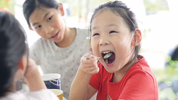 Ăn uống gì để trẻ có hàm răng khỏe đẹp?