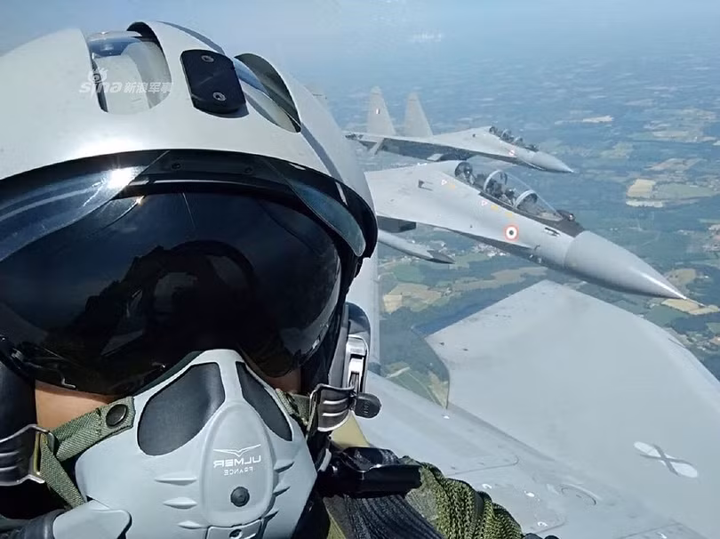 Phi công Ấn Độ - Pháp bất ngờ đổi tiêm kích Su-30MKI và Rafale cho nhau