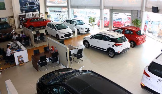 Sắp đến tháng “cô hồn”, ôtô đua nhau hạ giá