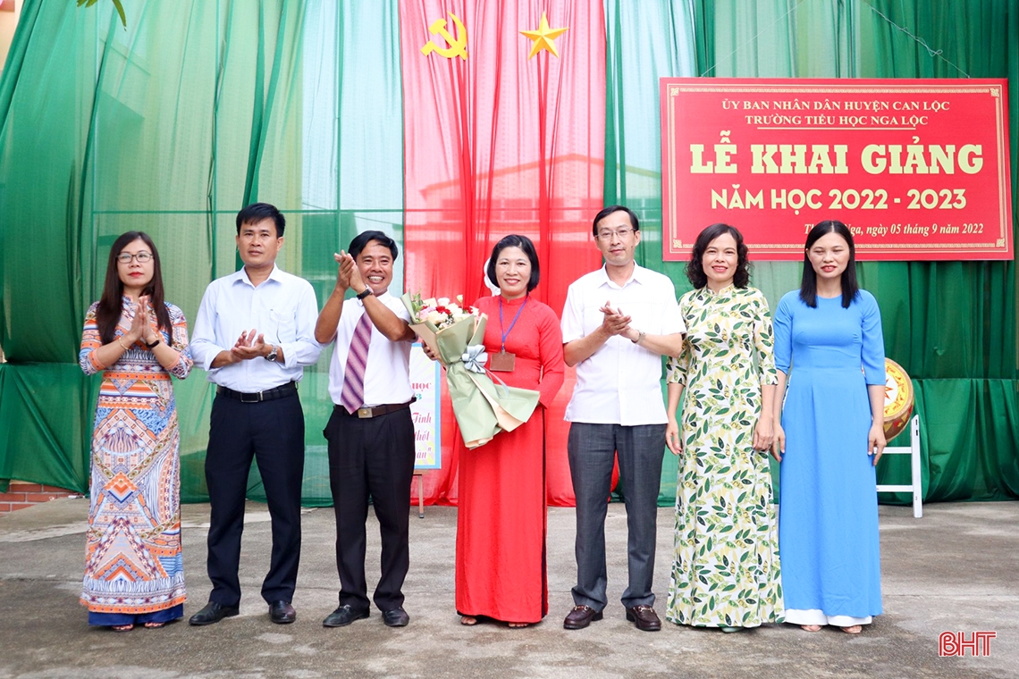 Lãnh đạo Hà Tĩnh chung vui lễ khai giảng năm học mới 2022 - 2023