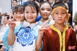 Trẻ em Hà Tĩnh đón Trung thu ấm áp yêu thương